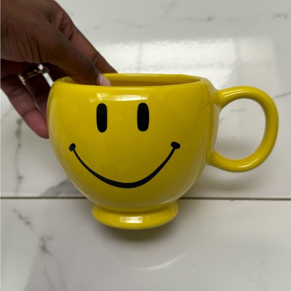 Yellow Smiley Face Mug - Picture 1 of 3